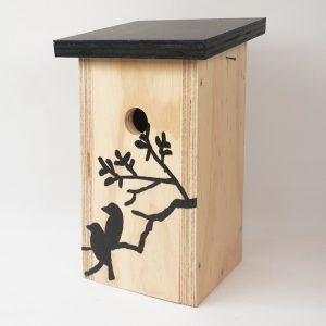 Vogelhuis ‘vogels op tak’ (wel met zwart dak)